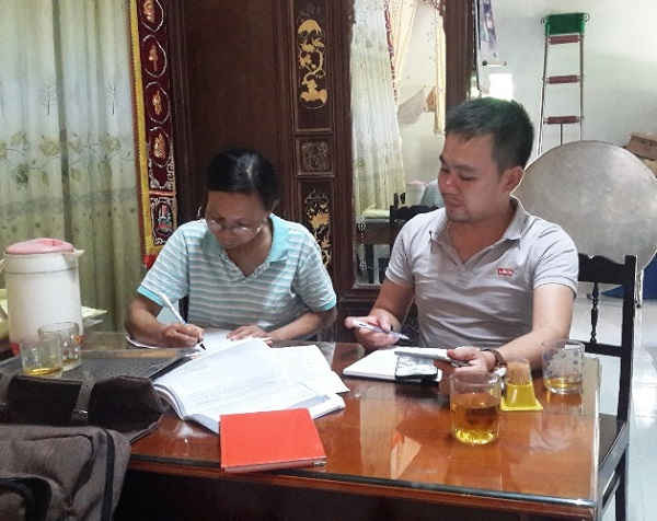 Bà Trần Thị Hiền Lương trao đổi với PV