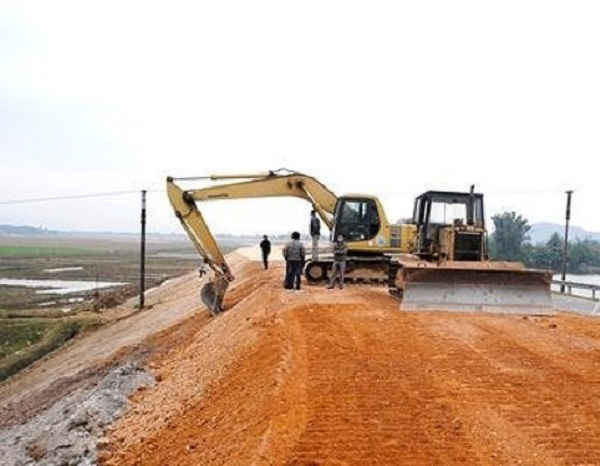 Thi công tuyến đường số 1, cấp IV đồng bằng của dự án“Khôi phục vùng ngập lũ tỉnh Nghệ An”