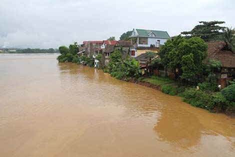 Nước sông Hồng tại Yên Bái không bị ảnh hưởng sau sự cố vỡ đập bãi thải tại Lào Cai