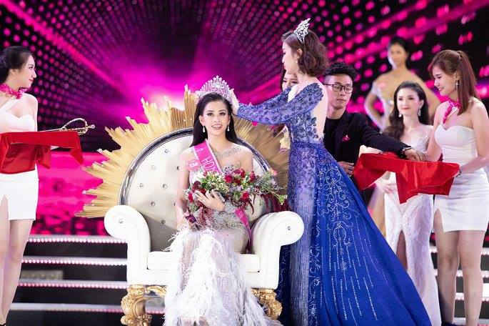 Em Trần Tiểu Vy đăng quang Hoa hậu Việt Nam năm 2018 (Ảnh BTC)