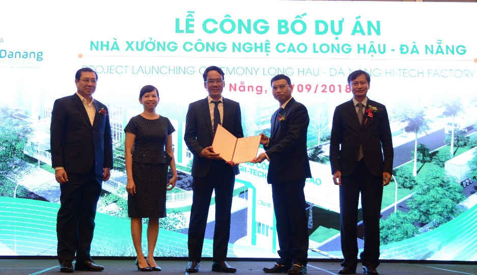 TP. Đà Nẵng trao giấy chứng nhận đầu tư cho dự án nhà xưởng đầu tiên tại Khu CNC