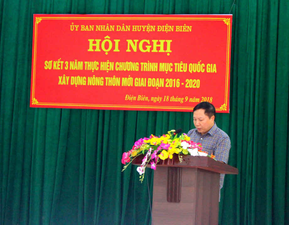 Ông Nguyễn Hữu Khởi, Chủ tịch UBND huyện Điện Biên phát biểu tại Hội nghị