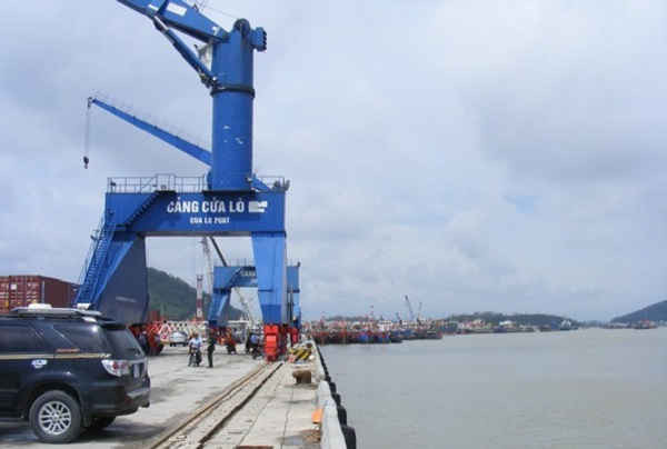 Việc nhiều tàu cá neo đậu trái phép khiến Cảng Cửa Lò thiệt hại lớn về kinh tế
