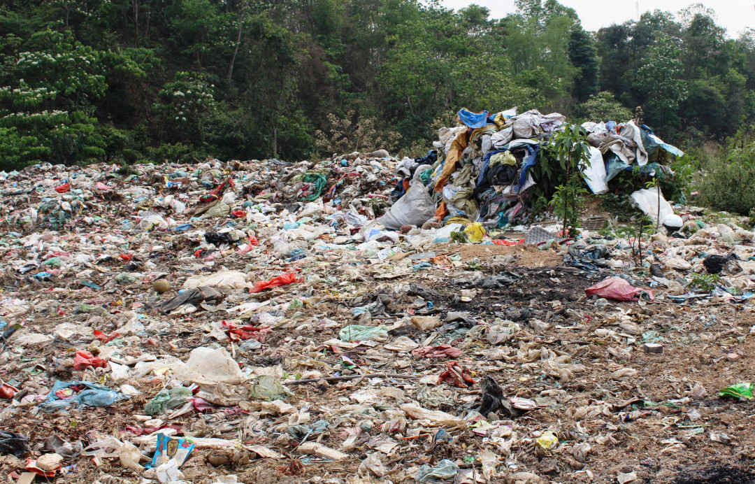 Bãi rác Noong Bua TP. Điện Biên Phủ hiện đang quá tải 
