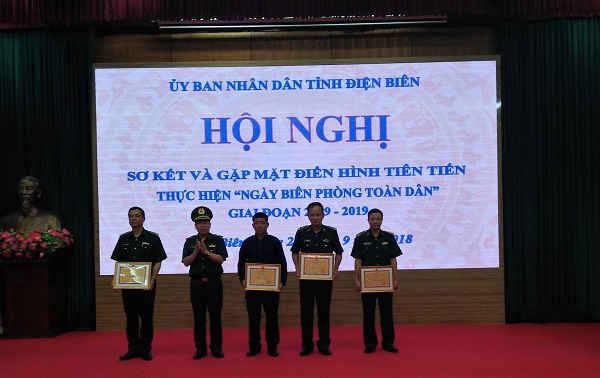 Nhân dịp này, Bộ Tư lệnh Bộ đội Biên phòng đã tặng Bằng khen cho 3 tập thể và 6 cá nhân đã có thành tích xuất sắc trong lãnh đạo, tổ chức triển khai thực hiện Ngày Biên phòng toàn dân, giai đoạn 2009 – 2019