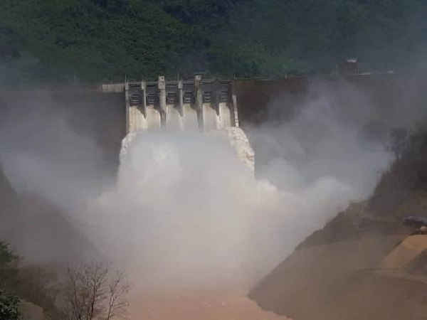 Việc vận hành xả lũ của các nhà máy thủy điện trong đợt mưa lũ vừa qua đã gây nhiều thiệt hại cho các huyện miền núi Nghệ An