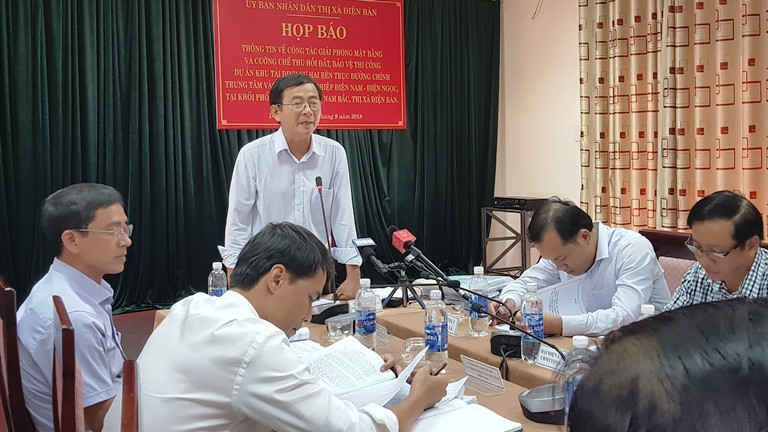 Ông Nguyễn Đạt- Phó Chủ tịch UBND thị xã Điện Bàn, tỉnh Quảng Nam cho biết, đầu tháng 10 tới sẽ tiến hành cưỡng chế thu hồi đất, bảo vệ thi công đối với hộ ông Nguyễn Minh Tâm
