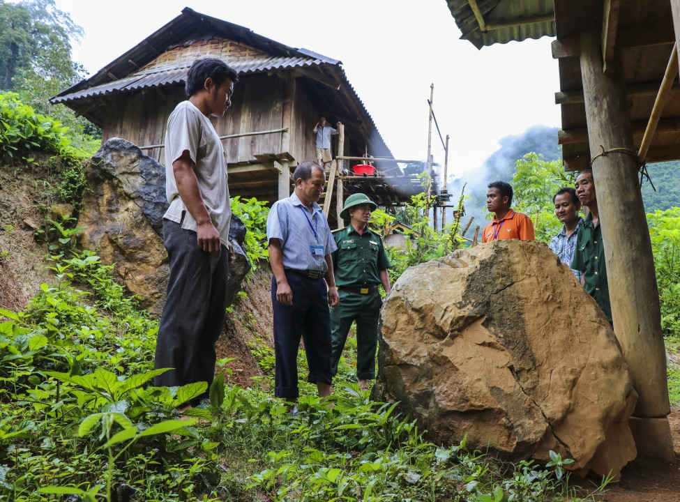 63 hộ dân với gần 280 nhân khẩu tại bản Pa Xa Xá, xã Pa Thơm, huyện Điện Biên cần được di chuyển trước nguy cơ đá rơi