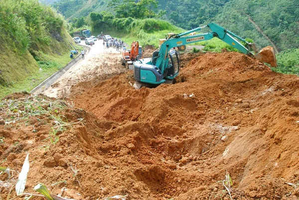 Các cơ quan chức năng tỉnh Lào Cai luôn nỗ lực khăc phục hậu quả và bảo vệ môi trường sau mưa lũ.