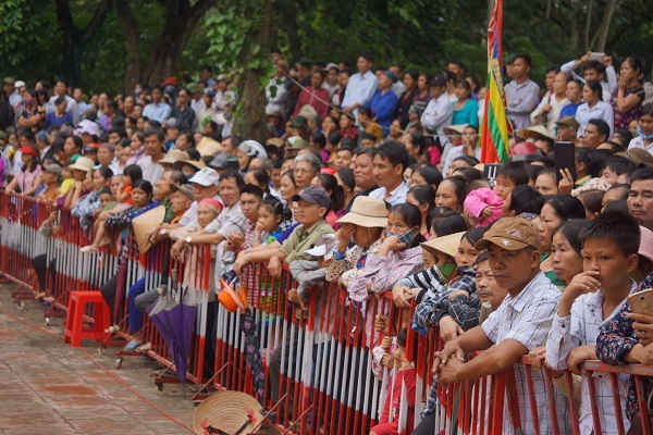 Hàng nghìn người dân hào hứng tới dự lễ hội Lam Kinh 2018
