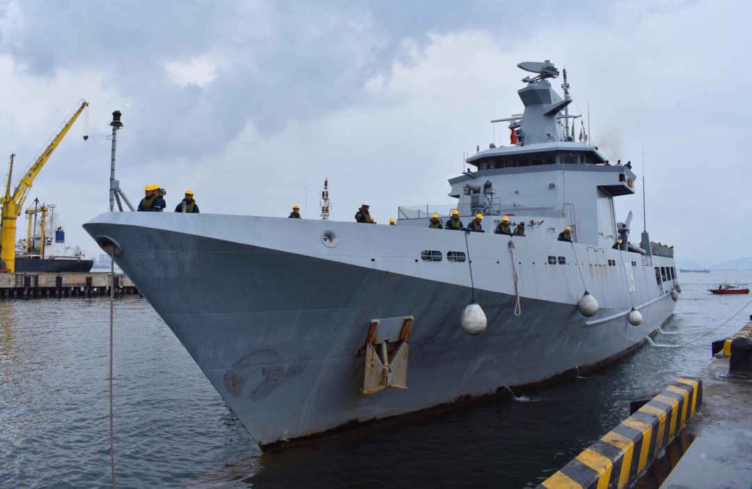 Tàu Hải quân KDB DARUTTAQWA 09 của Hải quân Brunei