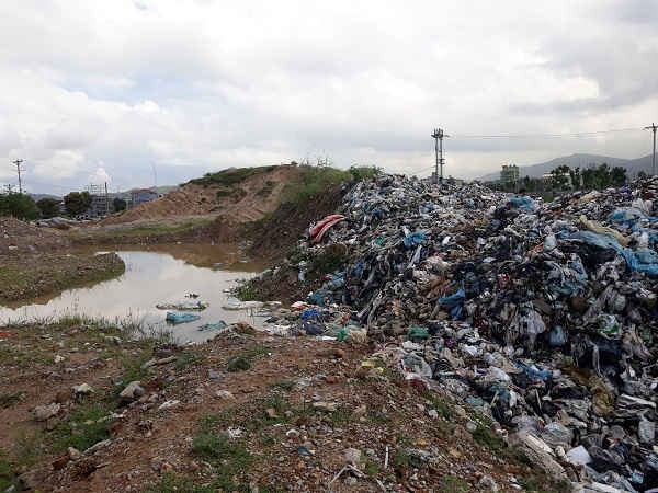 Hầu hết phường, xã nào của thị xã Hoàng Mai đều có bãi rác thải tạm