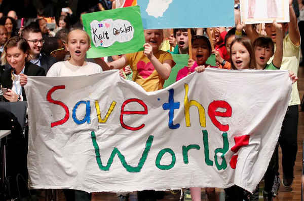 Trẻ em diễu hành trước buổi khai mạc Hội nghị Biến đổi khí hậu của Liên Hợp Quốc năm 2017 do tổ chức Fiji tổ chức tại Trung tâm Hội nghị Thế giới Bonn, Đức vào ngày 6/11/2017. Ảnh: Wolfgang Rattay