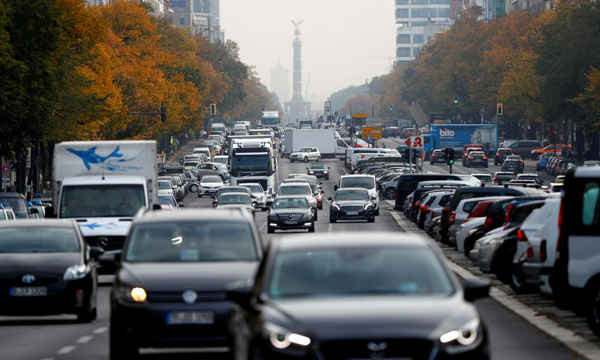 Xe ô tô trên đường Kaiserdamm, có thể bị ảnh hưởng bởi một phiên tòa về trường hợp ban hành lệnh cấm xe ô tô tại Berlin, Đức vào ngày 9/10/2018. Ảnh: Fabrizio Bensch