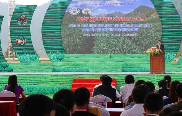 Ông Đào Tài Tuệ, Chủ tịch UBND huyện Thuận Châu phát biểu khai mạc Ngày hội