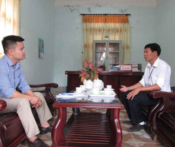 Phóng viên làm việc với đại diện chính quyền xã Mỹ Lộc 