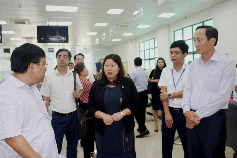 Đoàn công tác kiểm tra, làm việc tại Trung tâm hành chính công tỉnh Hà Tĩnh.