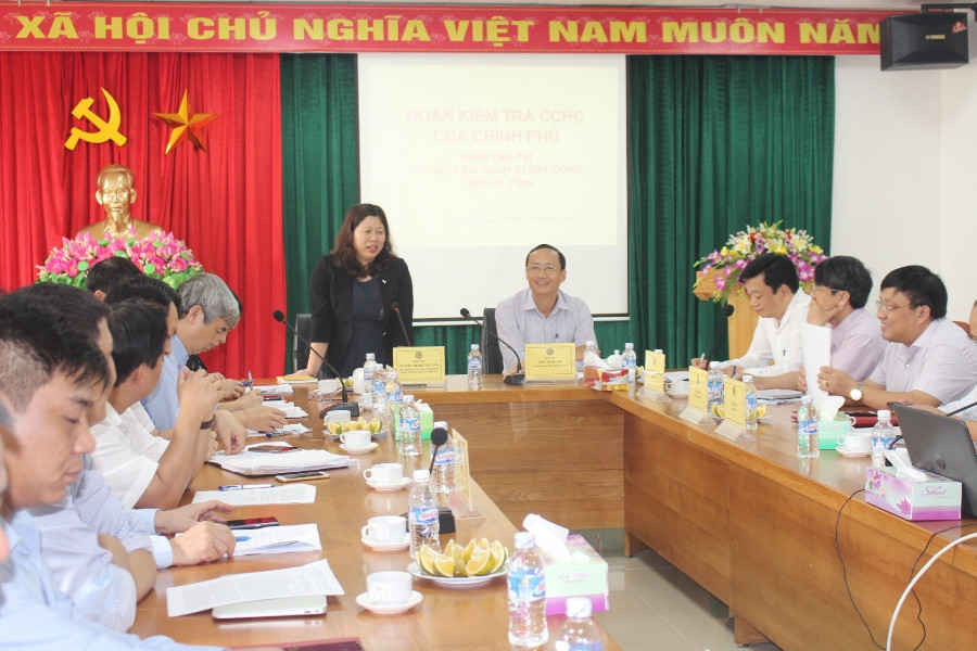 Thứ trưởng Bộ TN&MT Nguyễn Thị Phương Hoa thay mặt Đoàn công tác đánh giá cao hoạt động bước đầu của Trung tâm hành chính công tỉnh Hà Tĩnh