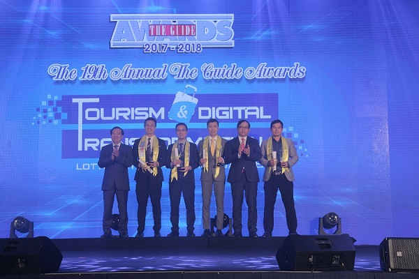Đại diện Sun Group nhận giải.