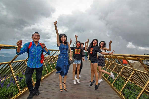 Cầu Vàng đã nhanh chóng trở thành điểm đến hút khách bậc nhất của Đà Nẵng.