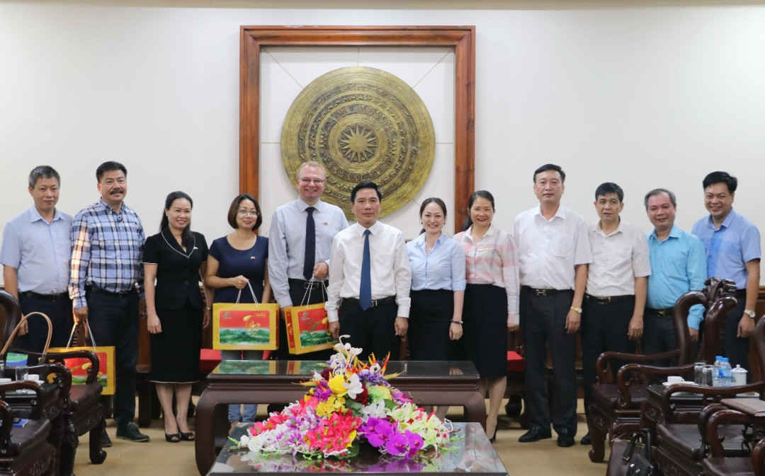 toàn công tác của Văn phòng Đại diện Bộ Kế hoạch và Thương mại Ba Lan tại Việt Nam đã làm việc với UBND tỉnh và Hội Nữ doanh nhân