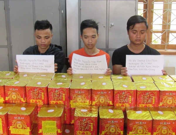 Ba đối tượng Nam, Chinh và Hùng bị công an huyện Nghĩa Đàn bắt giữ với tang vật là khoảng 180kg pháo nổ
