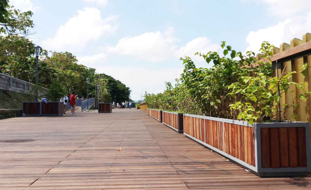 Con đường gỗ lim tiền tỷ tại Huế sắp đưa vào sử dụng
