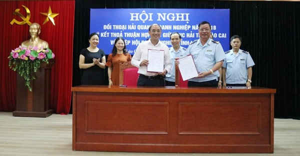 Cục Hải quan Lào Cai và Hiệp hội Doanh nghiệp Lào Cai đã ký thỏa thuận hợp tác tại hội nghị đối thoại hải quan và doanh nghiệp năm 2018.
