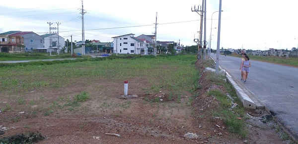 Khu đất do hộ bà Nguyễn Thị Anh san lấp gần 600 mét vuông, giáp với đường 72m