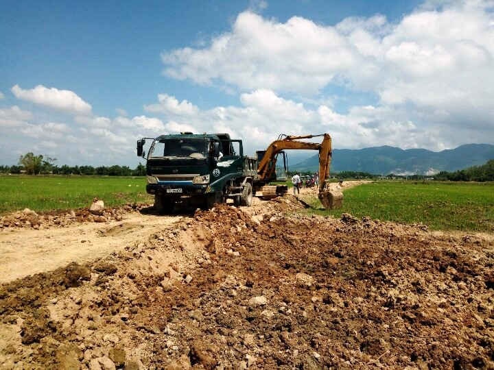 Phù Cát (Bình Định): Doanh nghiệp ngang nhiên “xẻo” đất ruộng, “khoét” núi trái phép