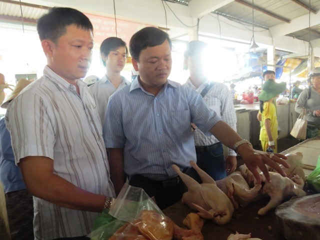 Kiểm tra an toàn VSTP tại chợ Điện Bàn (Quảng Nam)