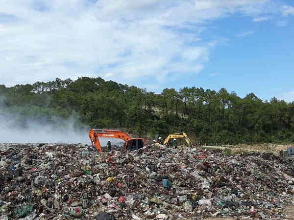 Bãi rác Ngọc Sơn bị quá tải và ô nhiễm nghiêm trọng