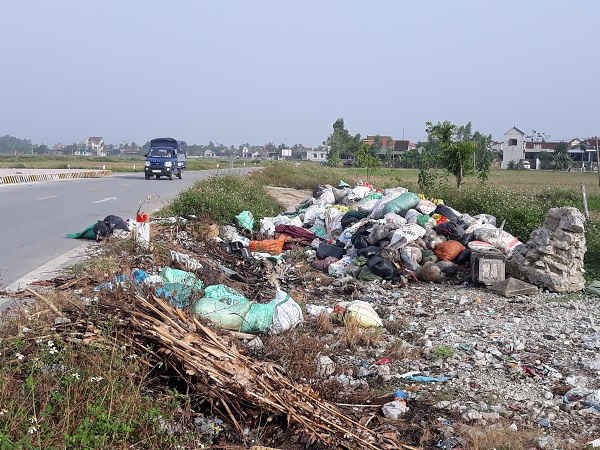 Hơn 4 tháng nay rác thải của 33/33 xã, thị trấn huyện Quỳnh Lưu không có chỗ đổ