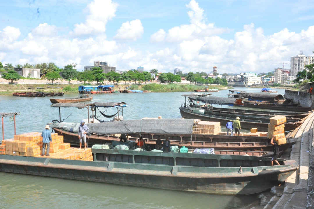 Hoạt động xuất khẩu hàng hóa tại cửa khẩu Ka Long, TP Móng Cái, tỉnh Quảng Ninh