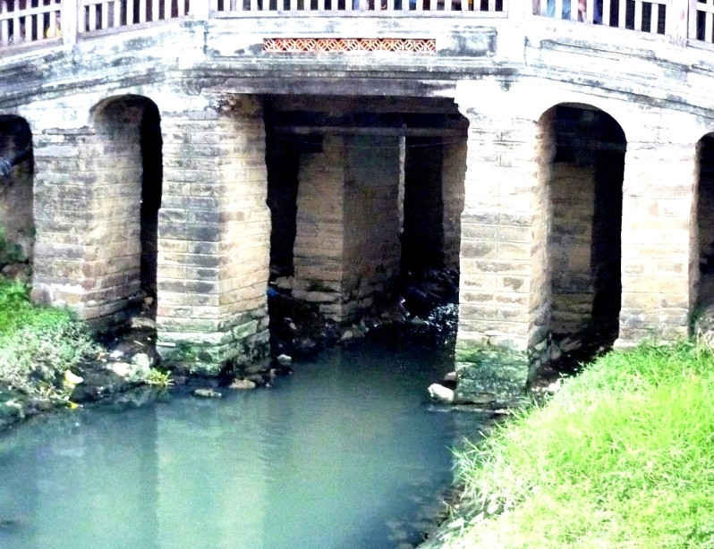 Ô nhiễm nguồn nước tại kênh mương Chùa Cầu đã ở mức đáng báo động