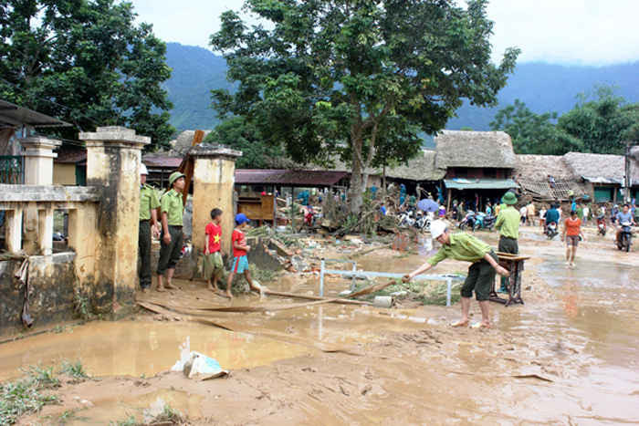 Cảnh hoang tàn sau trận lũ tại xã Nghĩa Đô, Bảo Yên, Lào Cai.