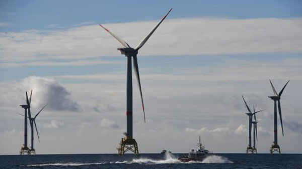 Tua bin gió tại trang trại gió ngoài khơi Wikinger của Iberdrola ở Biển Baltic