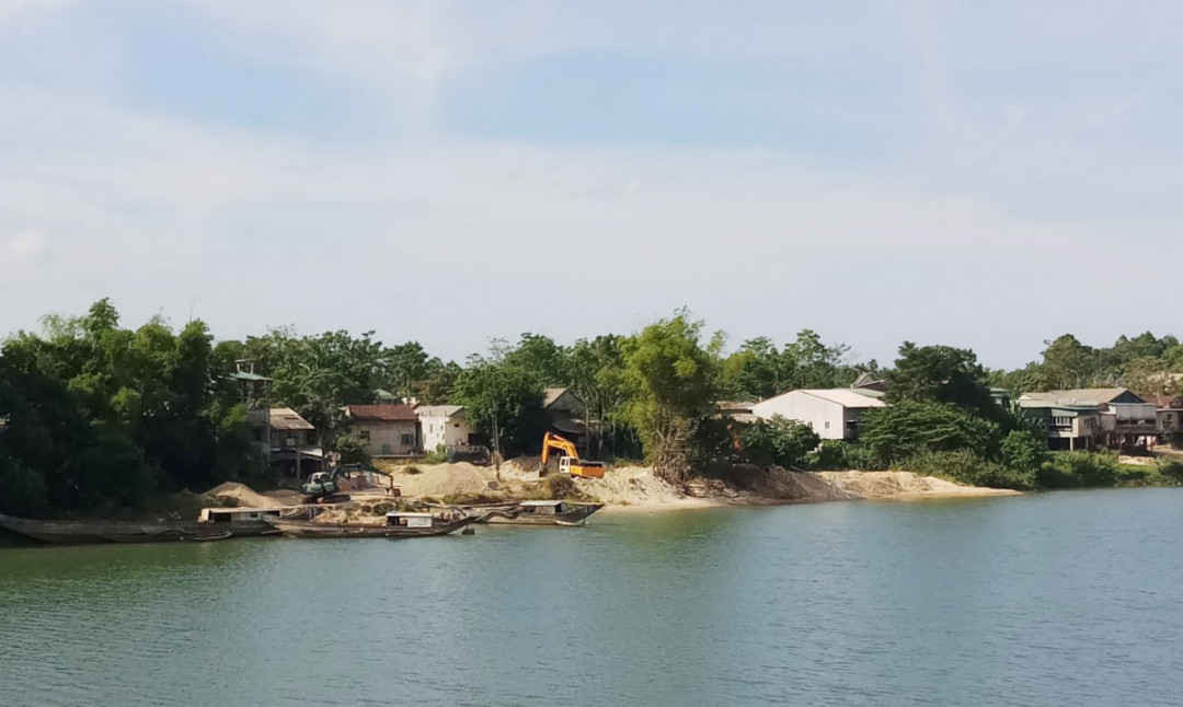 Nhiều bãi tập kết cát gây ô nhiễm, không phép tồn tại ở huyện Phong Điền