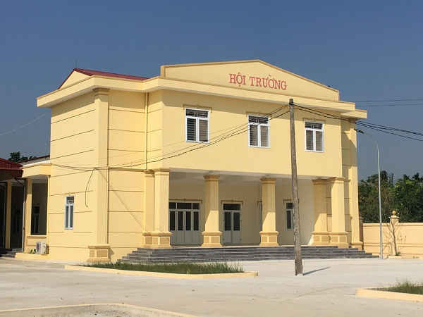 Nhà hội trường, trung tâm văn hóa thể thao xã Xuân Lộc do công ty TNHH Linh Hoàng thi công cũng bị thanh tra sở Xây dựng điểm mặt nhiều sai sót.