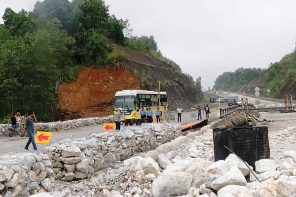 Cao tốc Nội Bài – Lào Cai phục vụ trở lại các phương tiện tham gia giao thông từ ngày 3/11 sau khi sửa chữa đường tạm khu vực Cầu Ngòi Thủ