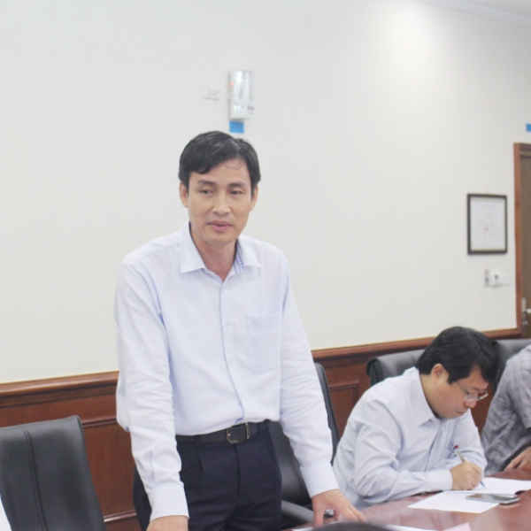 Thứ trưởng Trần Quý kiên phát biểu tại buổi làm việc với nhà máy