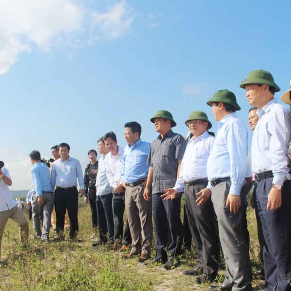 Nằm trong chuyến công tác tại Hà Tĩnh, Đoàn công tác Trung ương đã đi khảo sát tại dự án mỏ sắt Thạch Khê