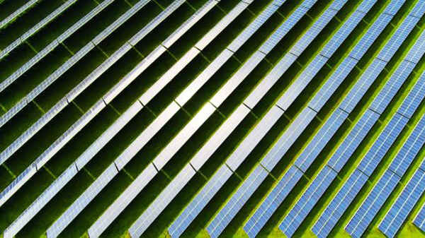 Công ty Solarcentury cho biết các dự án sẽ tạo ra đủ năng lượng để cung cấp điện cho 105.000 ngôi nhà