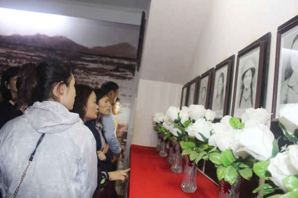 Tham quan nhà lưu niệm chứng tích chiến tranh tại Ngã ba Đồng Lộc