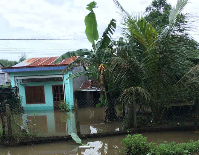 5 Hàng trăm nhà dân ở Phú Yên chìm dưới biển nước, nhiều nơi bị cô lập