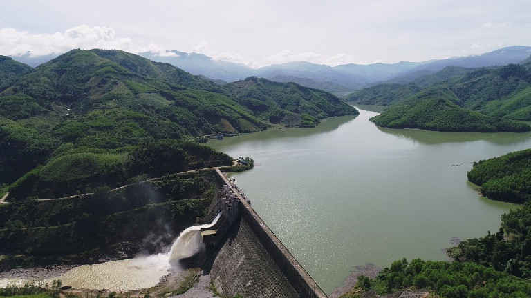 Quảng Ngãi là một tỉnh được đánh giá là ít các công trình nhà máy thủy điện, hiện chỉ có 6 nhà máy đang vận hành và 1 nhà máy đang thi công
