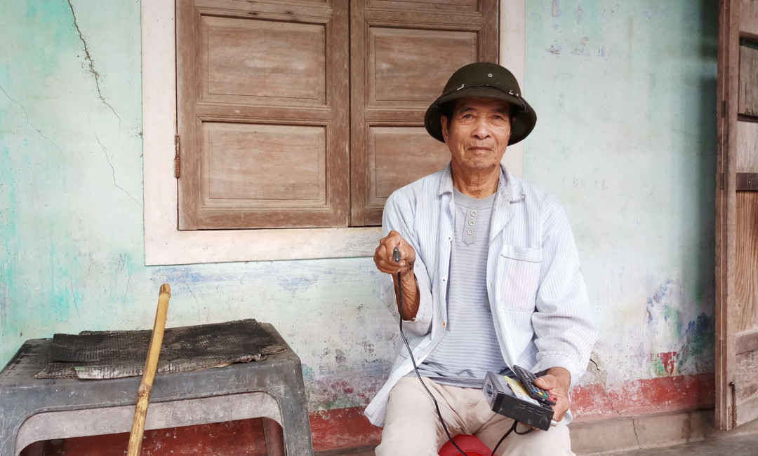Dù tuổi đã cao nhưng ông Nguyễn Xuân Vy (ảnh) đã lặn lội lên thành phố để tìm kiếm địa chỉ công ty nhưng không thành công