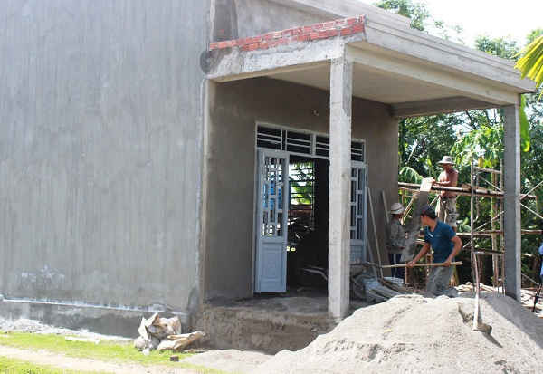 Một ngôi nhà ở thiết kế, xây dựng theo tiêu chí chống bão đang đi vào hoàn thiện tại xã Hòa Châu, huyện Hòa Vang, TP. Đà Nẵng