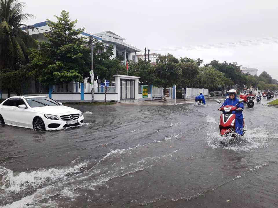 Mưa lớn khiến TP. Tam Kỳ, Quảng Nam bị ngập lụt cục bộ (ảnh Minh Hòa)