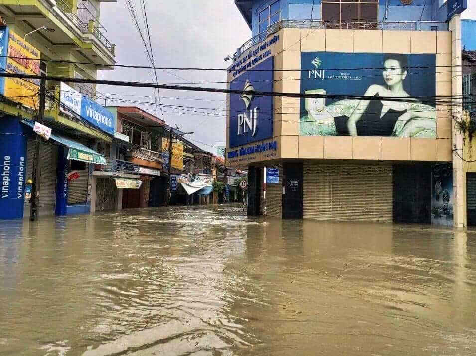 Trong 2 ngày qua, mưa lớn tại Quảng Nam đã làm ngập lụt nghiêm trọng tại nhiều nơi của TP.Tam kỳ (ảnh TK)